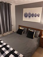 3 Bed House Stunning Views And Free Parking