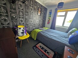 3 Bed House Stunning Views And Free Parking