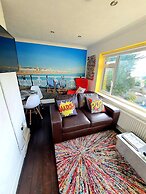 3 Bed House Stunning Views And Free Parking