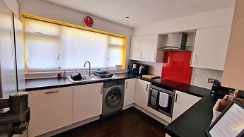 3 Bed House Stunning Views And Free Parking