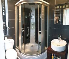 3 Bed House Stunning Views And Free Parking