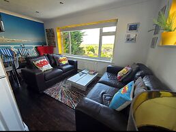 3 Bed House Stunning Views And Free Parking