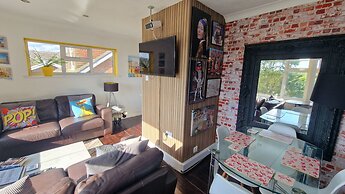 3 Bed House Stunning Views And Free Parking