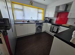 3 Bed House Stunning Views And Free Parking