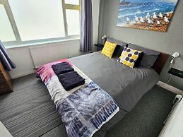 3 Bed House Stunning Views And Free Parking