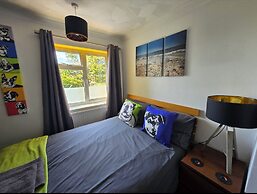 3 Bed House Stunning Views And Free Parking