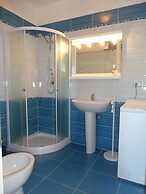 Colourful Flat With Terrace and Elevator - Beahost