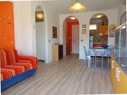 Colourful Flat With Terrace and Elevator - Beahost