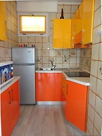 Colourful Flat With Terrace and Elevator - Beahost