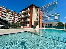 Comfortable Flat With Shared Pool