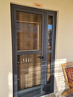 Studio Solitaire Ideal for two Adults - Garden View 1