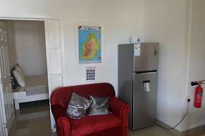 Studio Solitaire Ideal for two Adults - Garden View 1