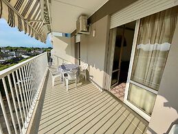 Luminous Flat With Terrace 250m From the sea