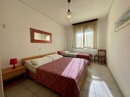 Holiday by the Pool - Lovely Flat With Balcony