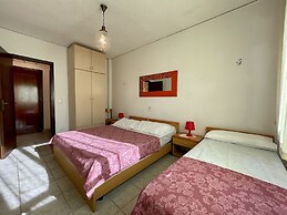 Holiday by the Pool - Lovely Flat With Balcony