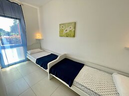 Relax by the Garden - Flat for up to 6 Guests