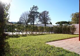 Relax by the Garden - Flat for up to 6 Guests