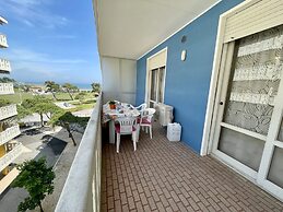 Colorful Flat Just 200m From the Beach