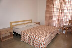 Homely Apartment for up to 6 Guests With Pool