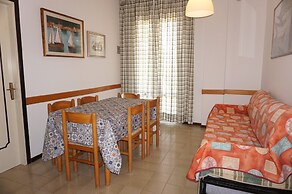 Homely Apartment for up to 6 Guests With Pool