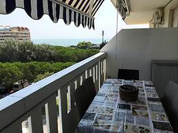 Colourful Studio With Shared Pool for 4 Guests