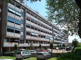 Bright Apartment With big Terrace for 5 People Near the Beach by Beaho