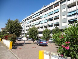 Bright Apartment With big Terrace for 5 People Near the Beach by Beaho