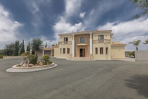 Protaras Holiday Villa Pa7 Private 7 Bedroom Villa