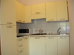 Beautiful Apartment For 5 People-swimming Pool-ac by Beahost Rentals