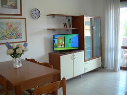 Beautiful Apartment For 5 People-swimming Pool-ac by Beahost Rentals