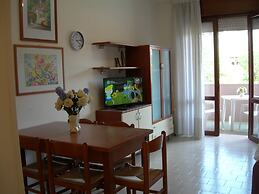 Beautiful Apartment For 5 People-swimming Pool-ac by Beahost Rentals