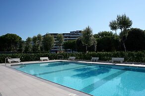 Fantastic Flat With Shared Pool for 5 Guests