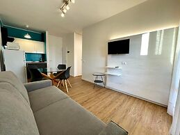 Modern Apartment With Pool and Seaview