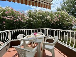 Enjoy the Pool at our Cozy Flat