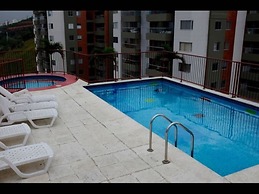Luxurious Apartment in Front of the Chipichape Shopping Center