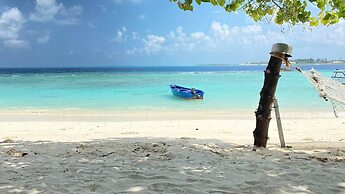 Room in B&B - Master Suite Family Room With Views of the Ocean