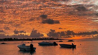 Room in B&B - Master Suite Family Room With Views of the Ocean