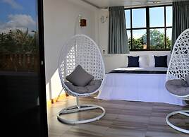 Room in B&B - Master Suite Family Room With Views of the Ocean