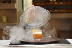 M Apartments & Hotel