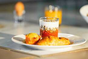 M Apartments & Hotel