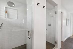 Hale Hanalei 5 Bedroom Home by RedAwning