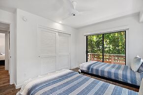 Hale Hanalei 5 Bedroom Home by RedAwning