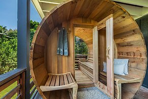 Hale Hanalei 5 Bedroom Home by RedAwning