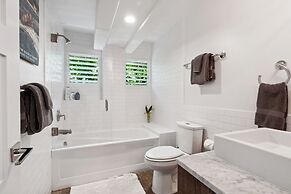 Hale Hanalei 5 Bedroom Home by RedAwning