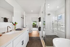 Hale Hanalei 5 Bedroom Home by RedAwning