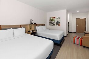 La Quinta Inn & Suites by Wyndham El Paso East Loop-375