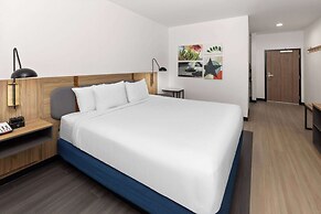 La Quinta Inn & Suites by Wyndham El Paso East Loop-375