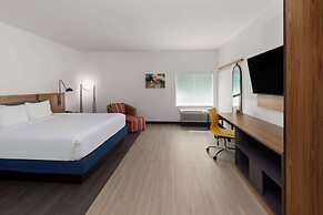 La Quinta Inn & Suites by Wyndham El Paso East Loop-375