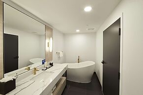 Bloom Mississauga, Tapestry Collection by Hilton