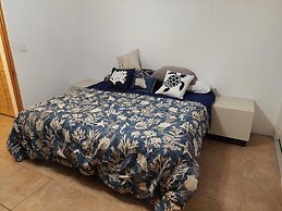 Beautiful 1-bed House in Somerset Village